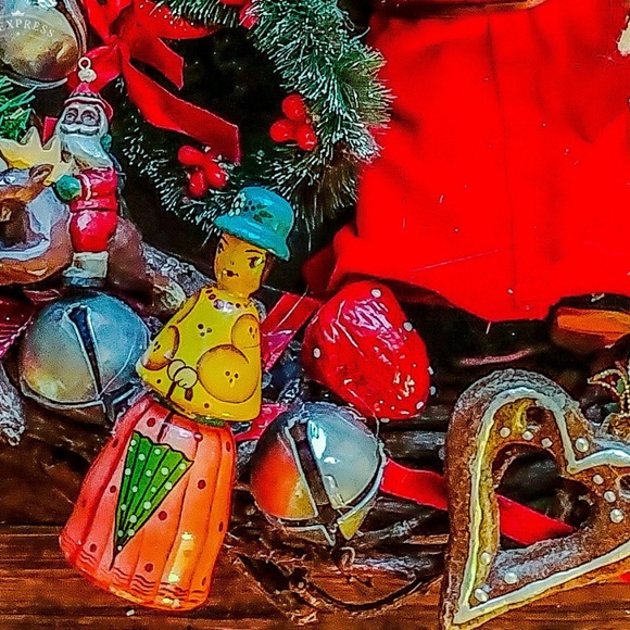 VINTAGE ORNAMENT WREATH HANDCRAFTED COLLECTABLE - Picture 2 of 7